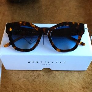 NEW WONDERLAND TORTOISE SHELL FRAME SUNGLASSES